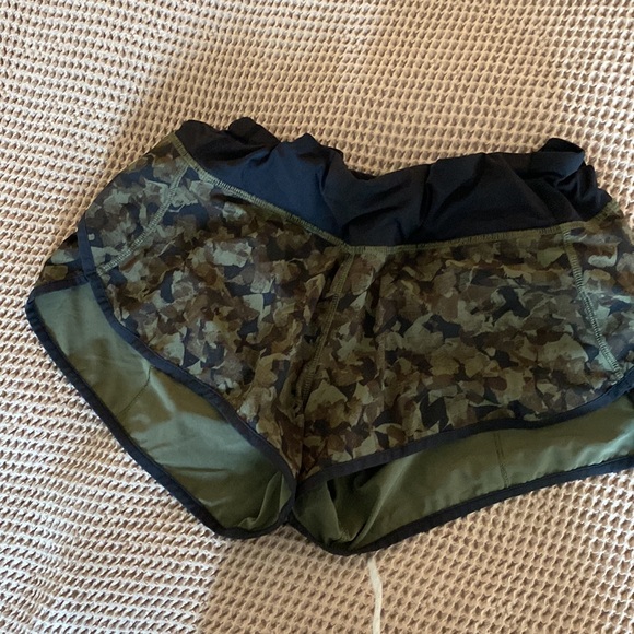 Lululemon camo shorts - Picture 2 of 3